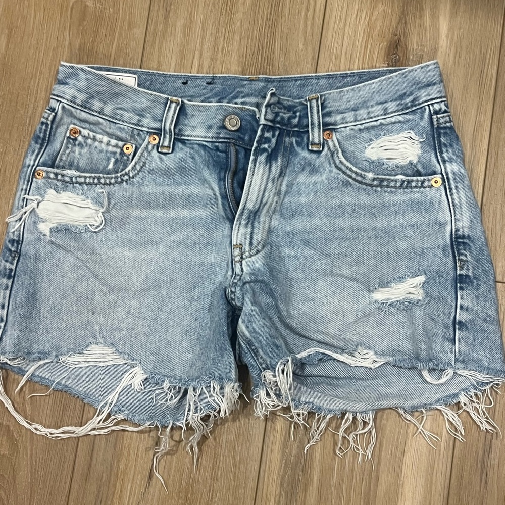 GAP Low Stride Distressed Jean Shorts size 26
